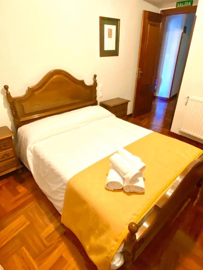 אסטייה Hostal Cristina מראה חיצוני תמונה