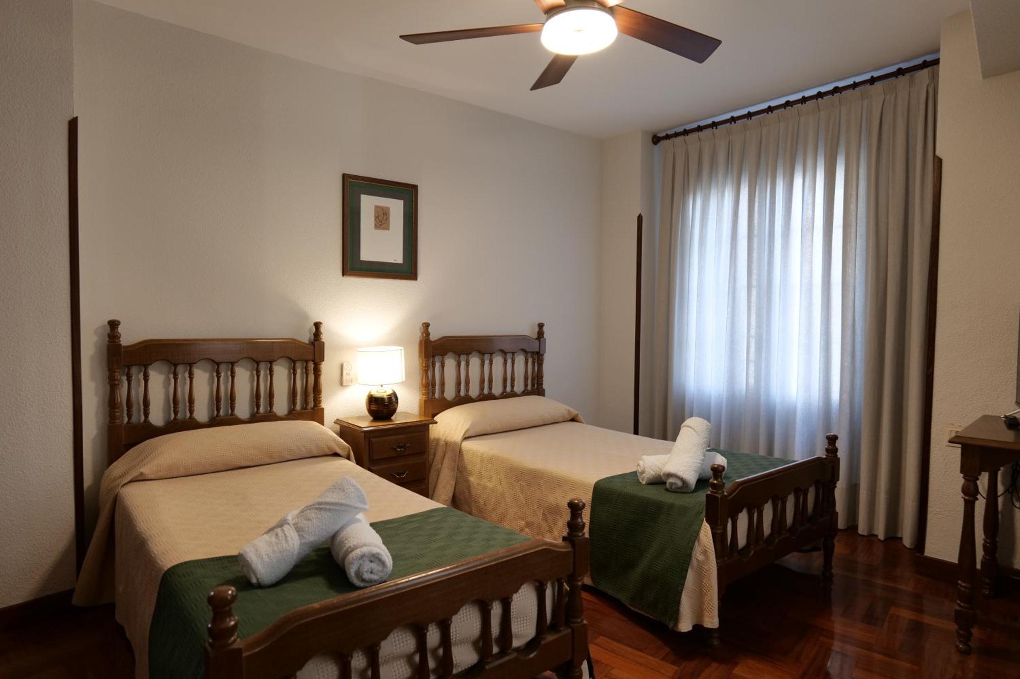 אסטייה Hostal Cristina מראה חיצוני תמונה